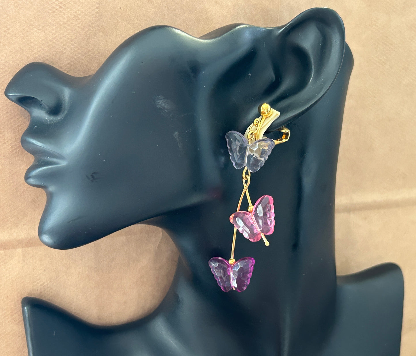 Vintage Avon Gold Tone Purple Pink Drop Clip On Earrings