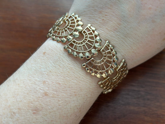 Vintage Gold Tone Wide Ornate Fan Pattern Stretch Bracelet