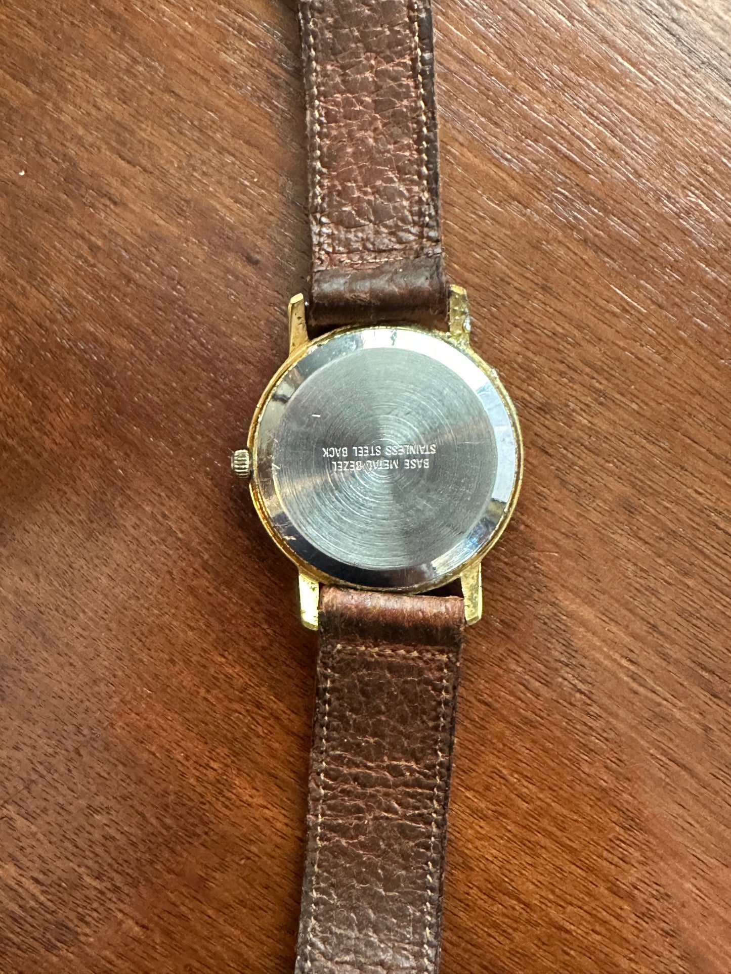 Vintage Consort Quartz Gold Tone Moon Phase Day Date Watch Wristwatch