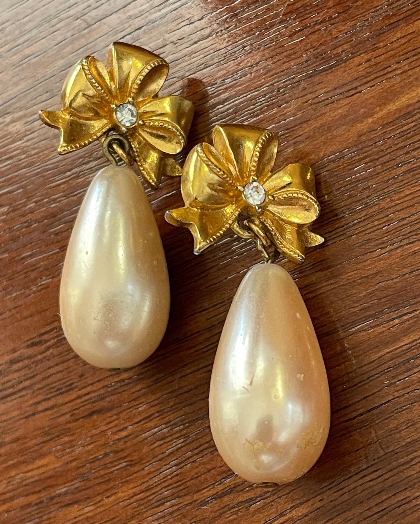 Vintage Avon Romantic Faux Pearl Drop Earrings Gold Tone Bow