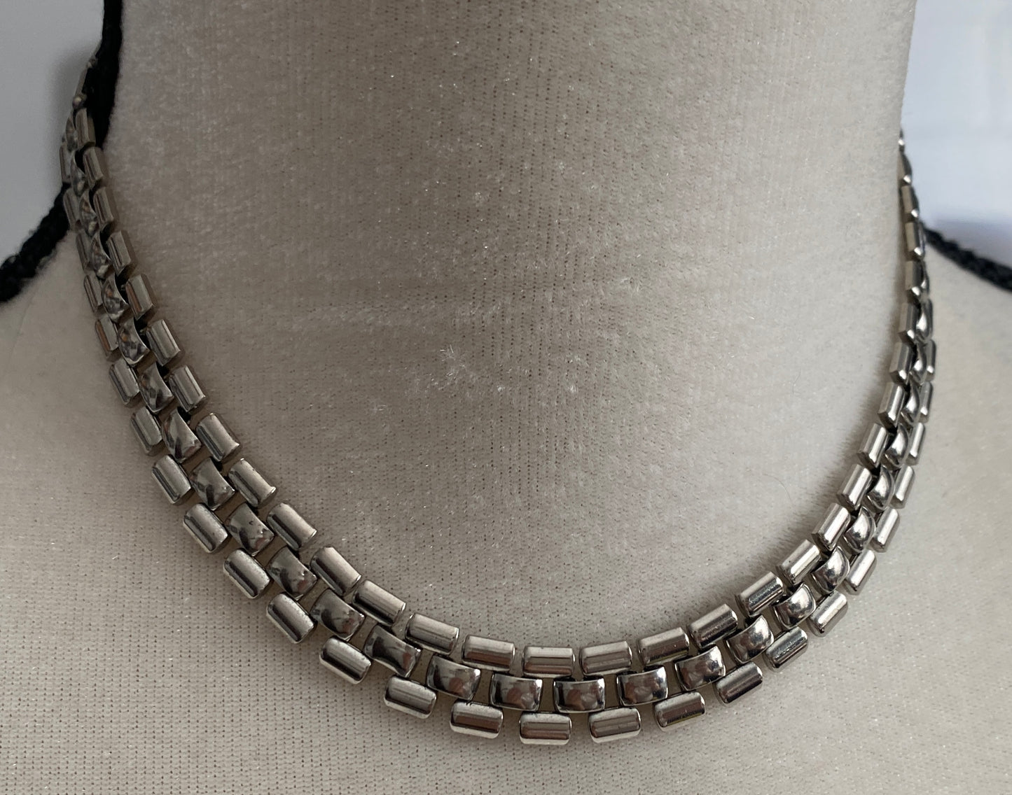 Silver Tone Metal Chain Link Collar Necklace