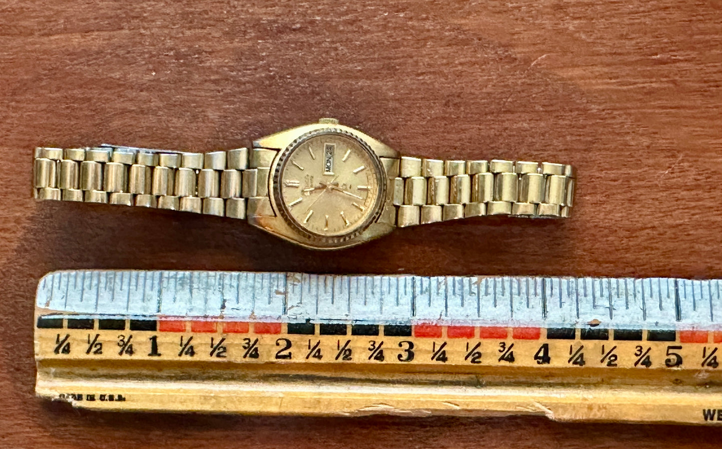 Woman's Vintage Gold Seiko Quartz Watch Wristwatch Day Date 8523-0050