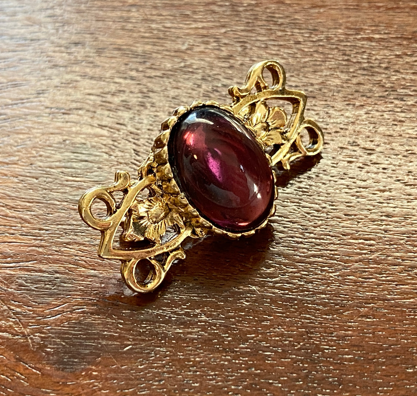 Vintage Small Gold Tone Cranberry Cabochon Brooch Pin Filigree