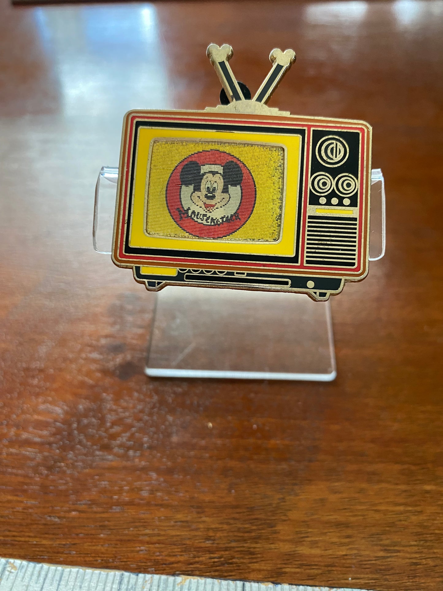 Disney Enamel Mickey Mouse 3D Lenticular Television TV Collectible Oin Brooch