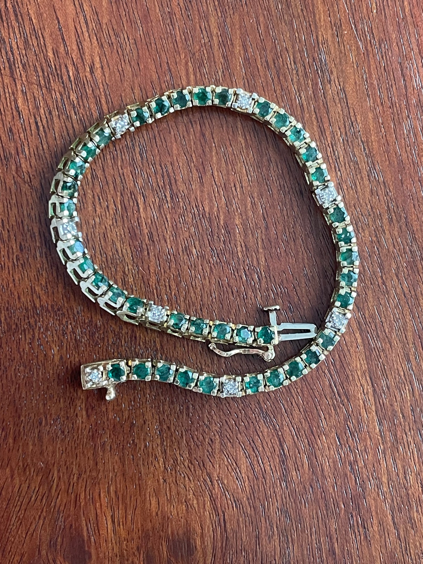 10k Yellow Gold Round Diamond & Emerald Tennis Bracelet