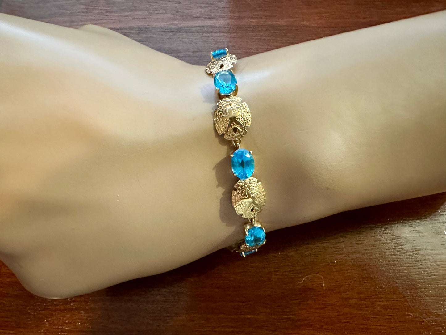 Vintage 18k Yellow Gold Oval Blue Topaz Sand Dollar Bracelet Bahamas