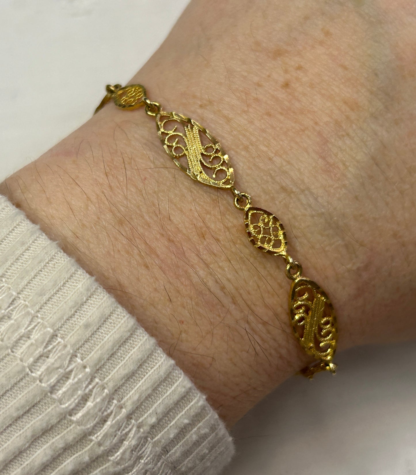 14k Yellow Gold Filigree Bracelet 7" Long