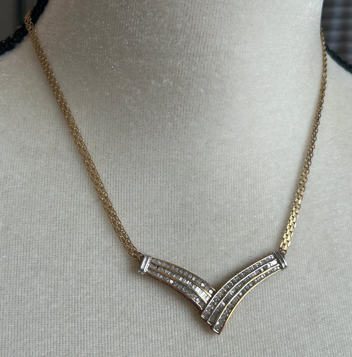 10k Yellow Gold 1ctw Natural Baguette Round Diamond V Shaped Necklace