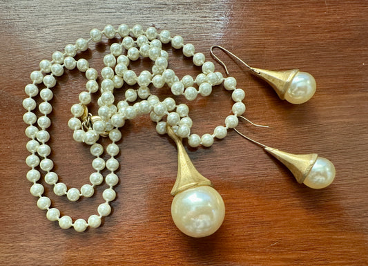 Express Vintage Style Faux Pearl Pendant Necklace Drop Earrings Gold Tone Set