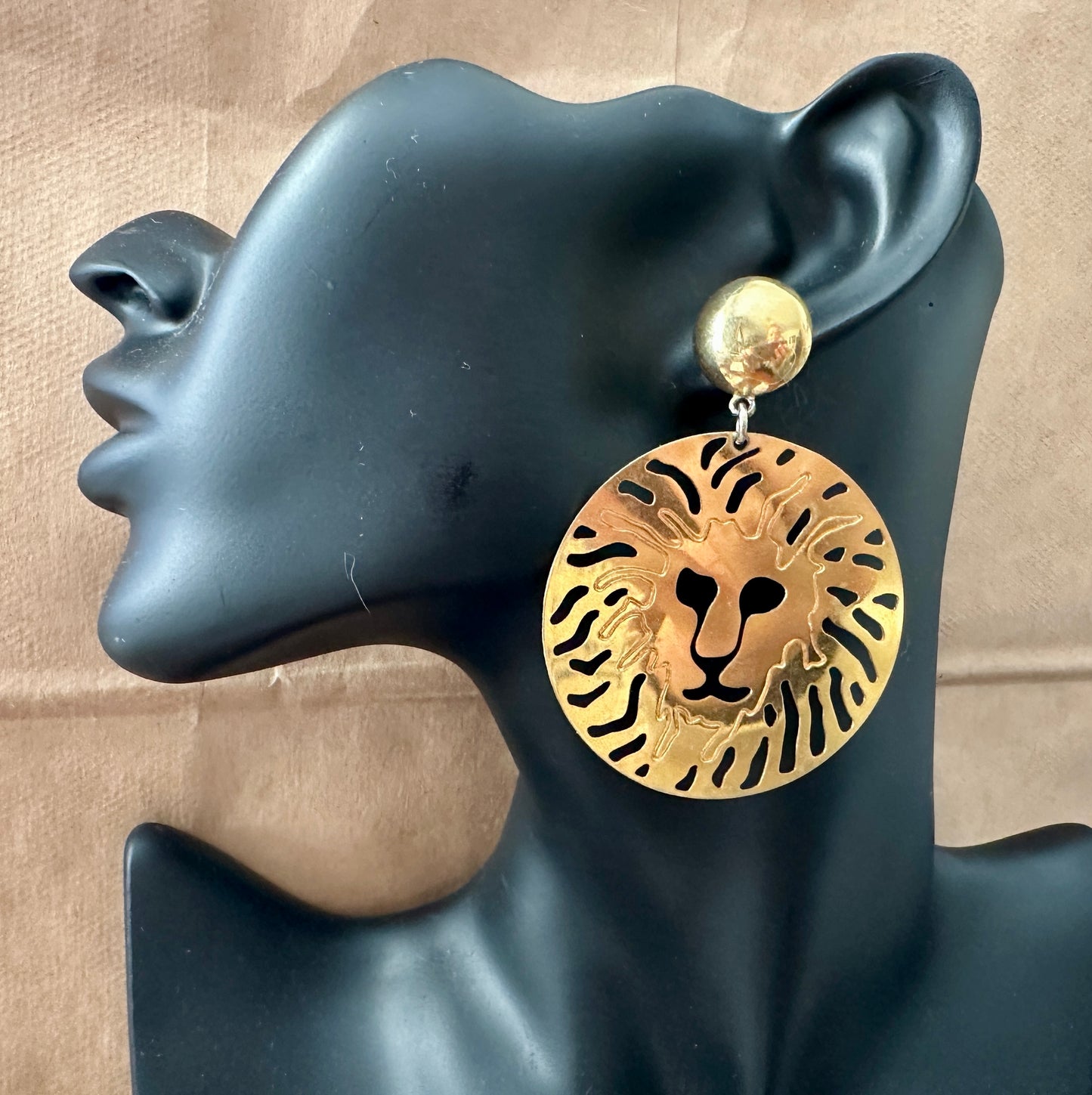 Vintage Gold Tone Lion Cut Out Jewelry Set Round Brooch Dangly Large Earrings