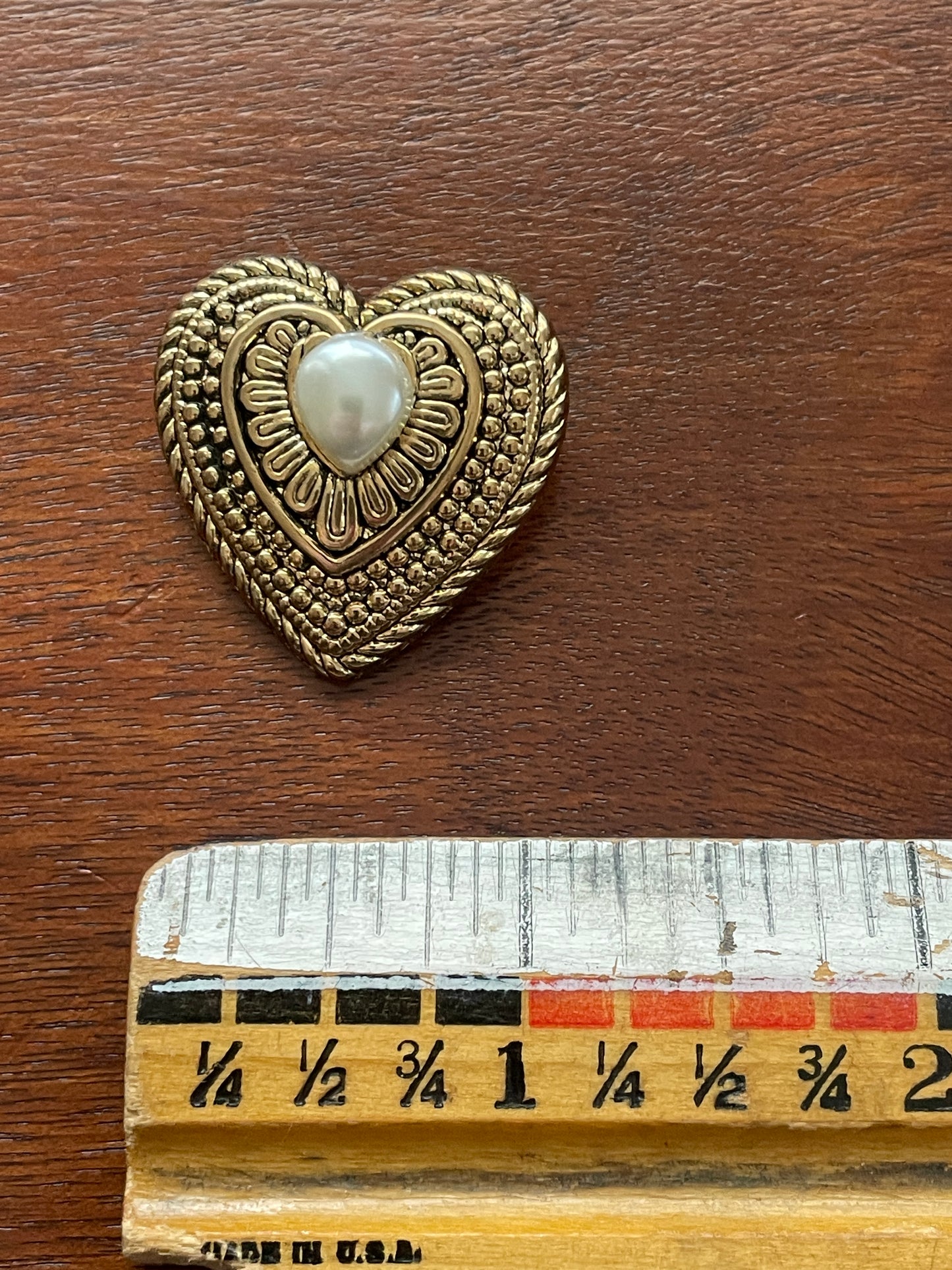 Vintage Gold Tone Heart Brooch Lapel Pin Faux Pearl Centerstone Taiwan