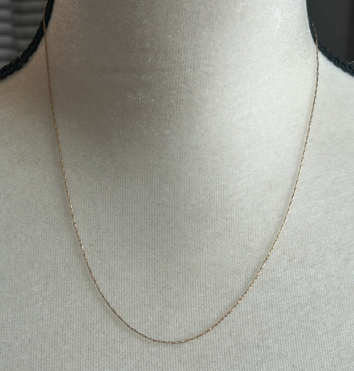 14k Yellow Gold Thin Chain Link Necklace 19" Long x 1mm Wide