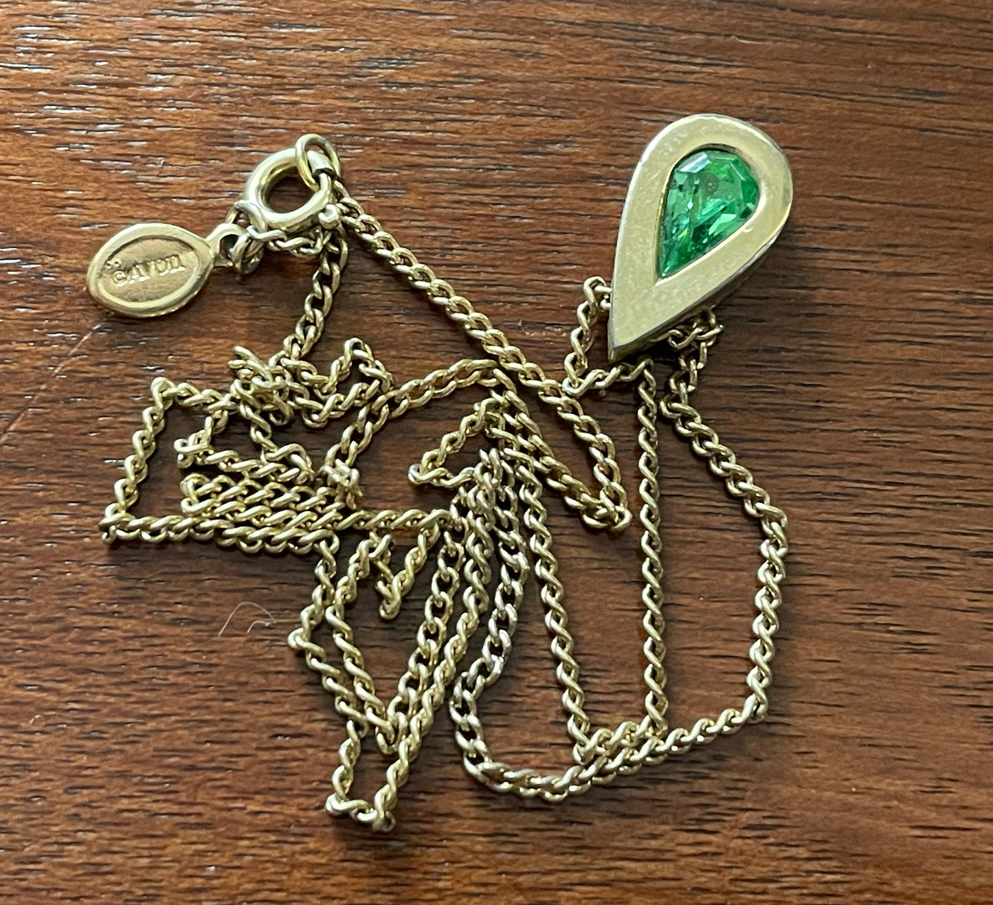 Vintage Gold Tone Avon Ring Slide Tear Drop Pendant Green Stone