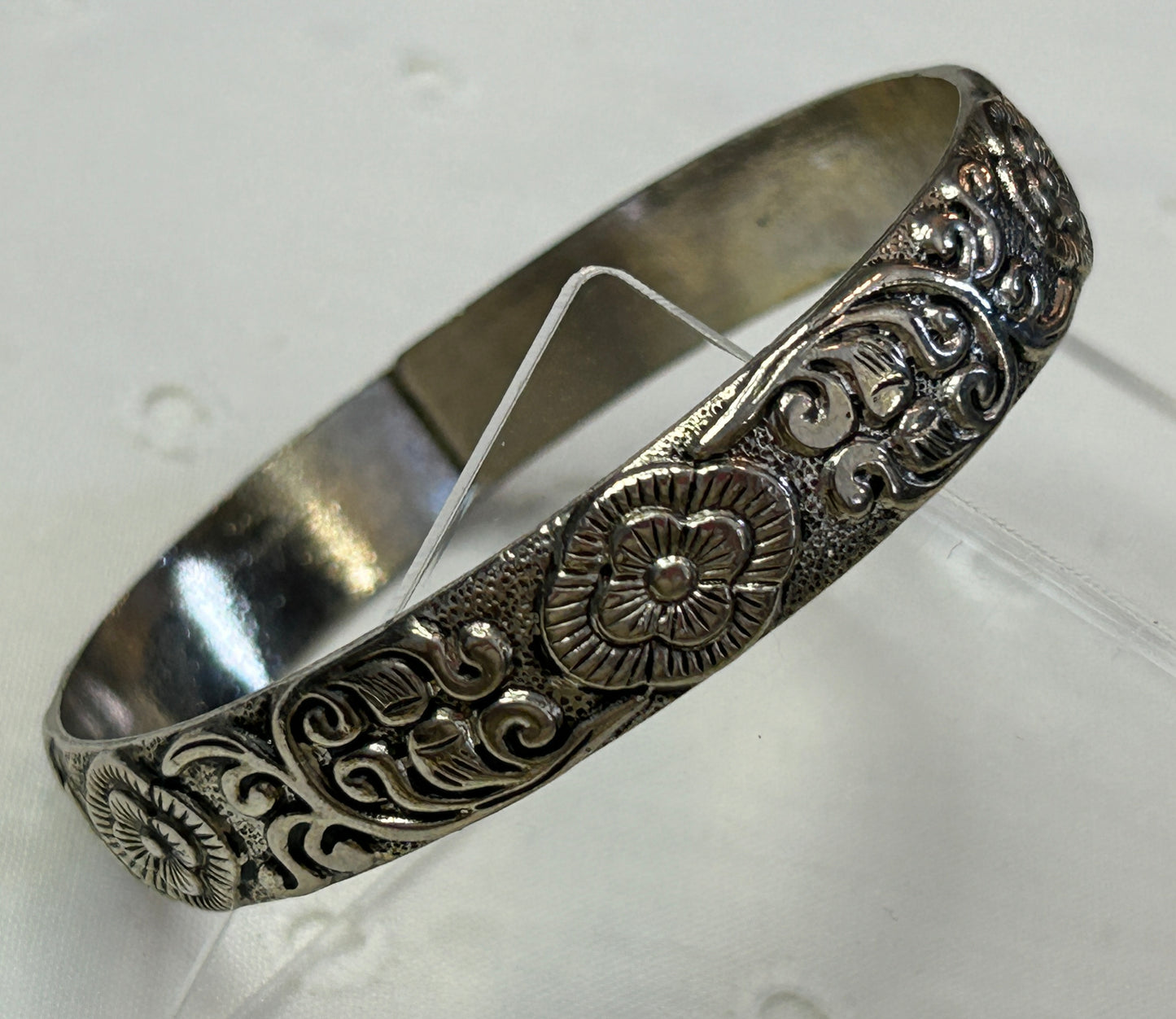 Silver Tone Metal Flower Design Bracelet