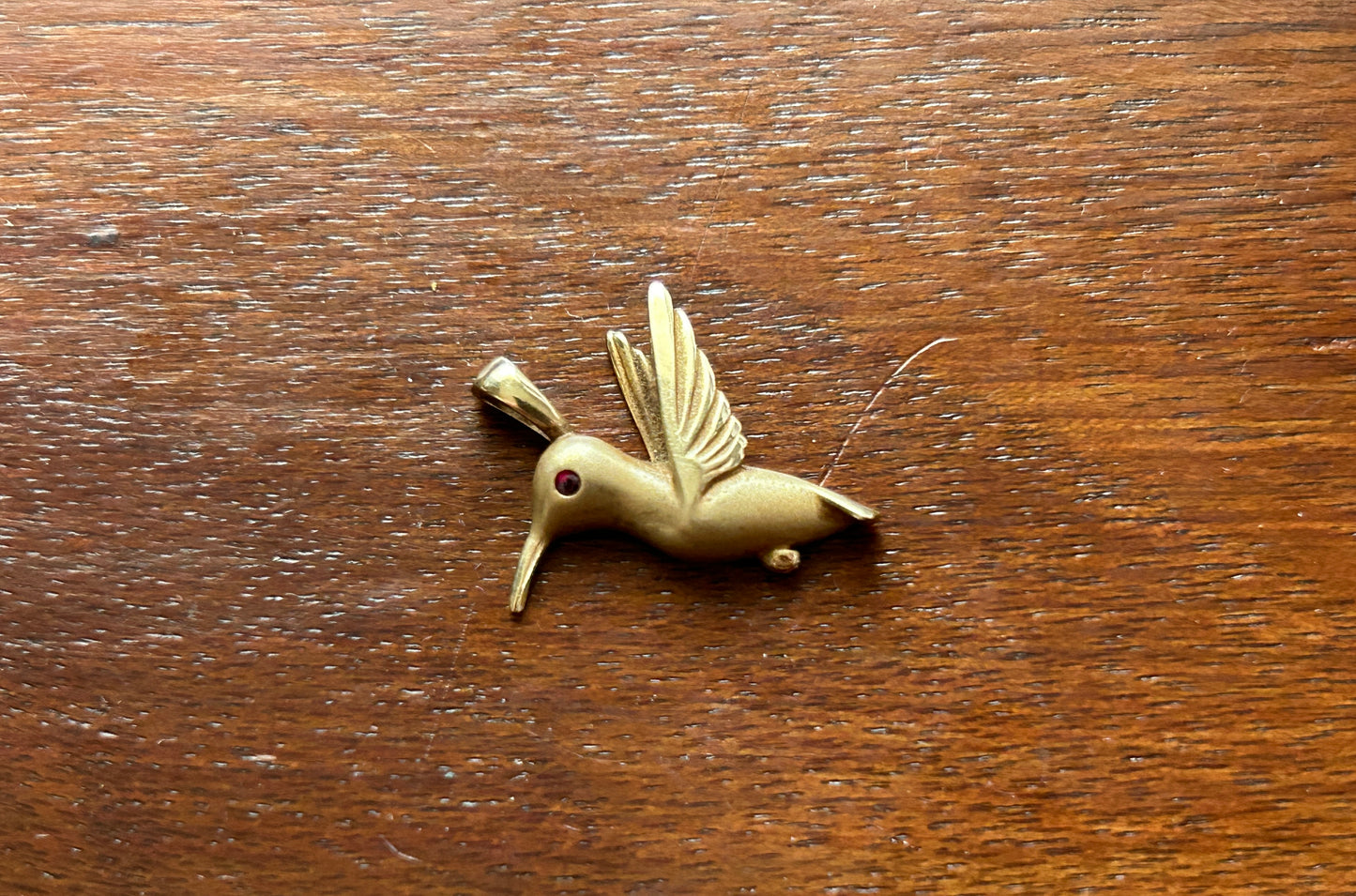 Vintage 14k Yellow Gold Brushed Polished Hummingbird Pendant Charm Ruby Eye