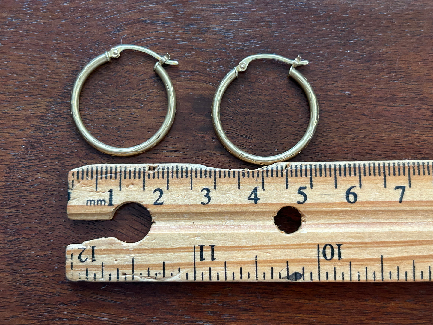 14k Yellow Gold Hoop Earrings Etched Pattern Medium Size Diamond Cut