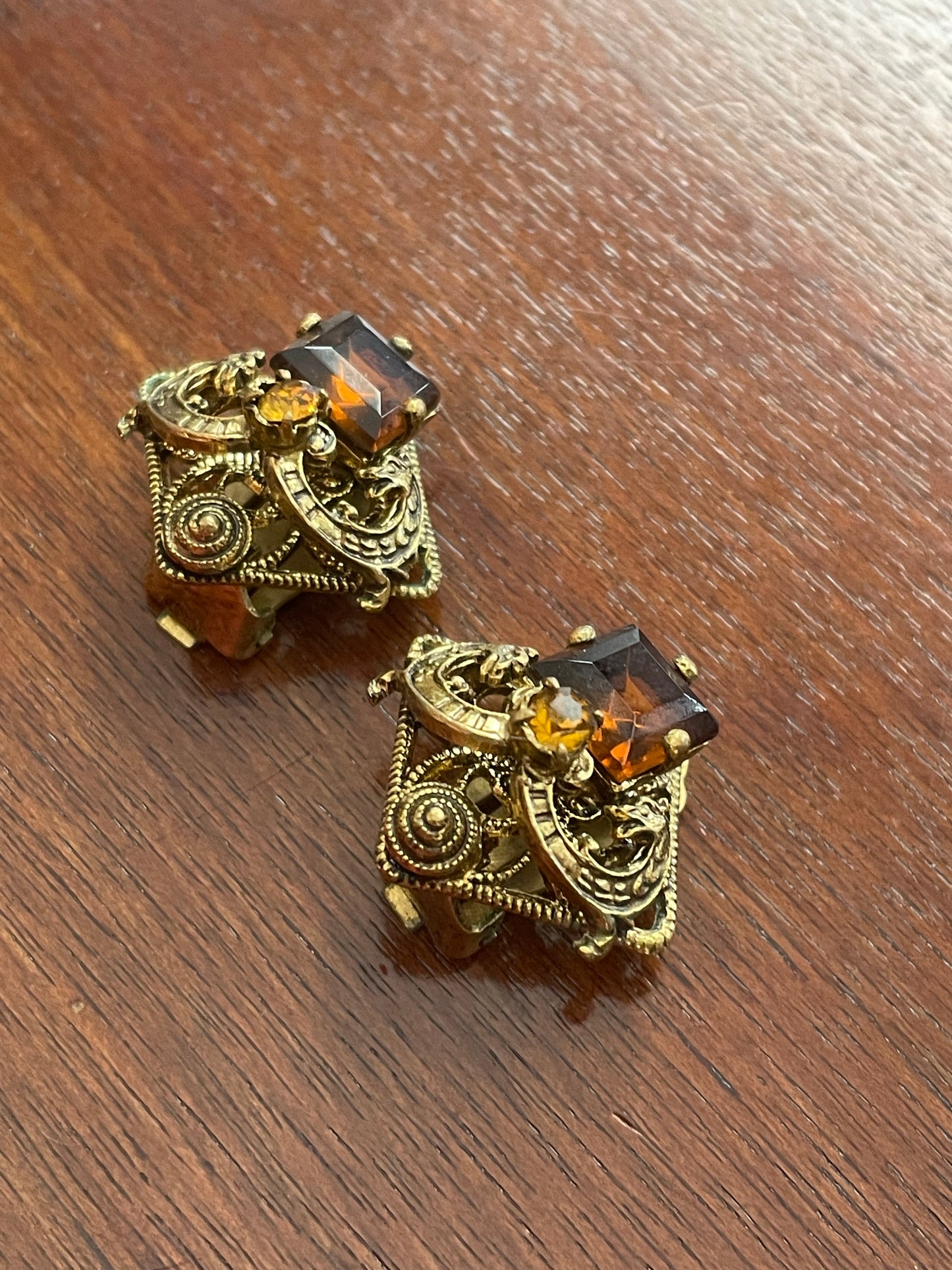 Vintage Gold Tone Ornate Amber Colored Stone Clip On Earrings