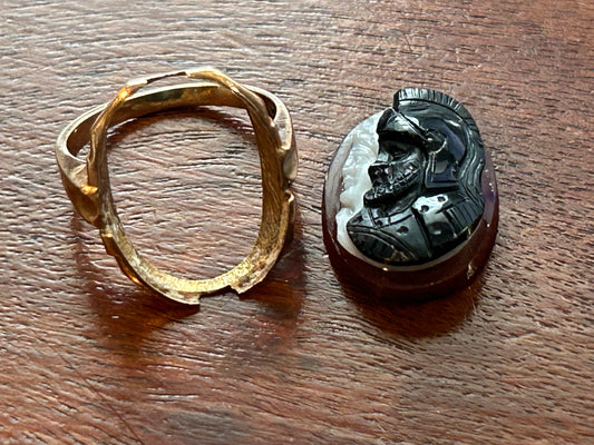Vintage 10k Yellow Gold Intaglio Signet Ring Sz 5.25 DAMAGED