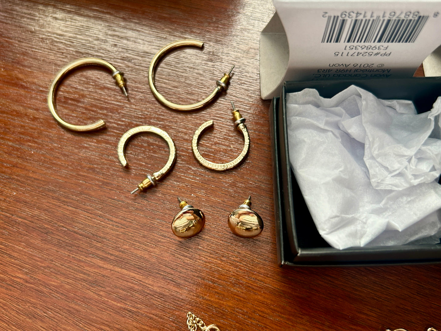 Avon Suncoast Gold Tone Jewelry Set Bracelet Necklace Earrings Hoops Studs