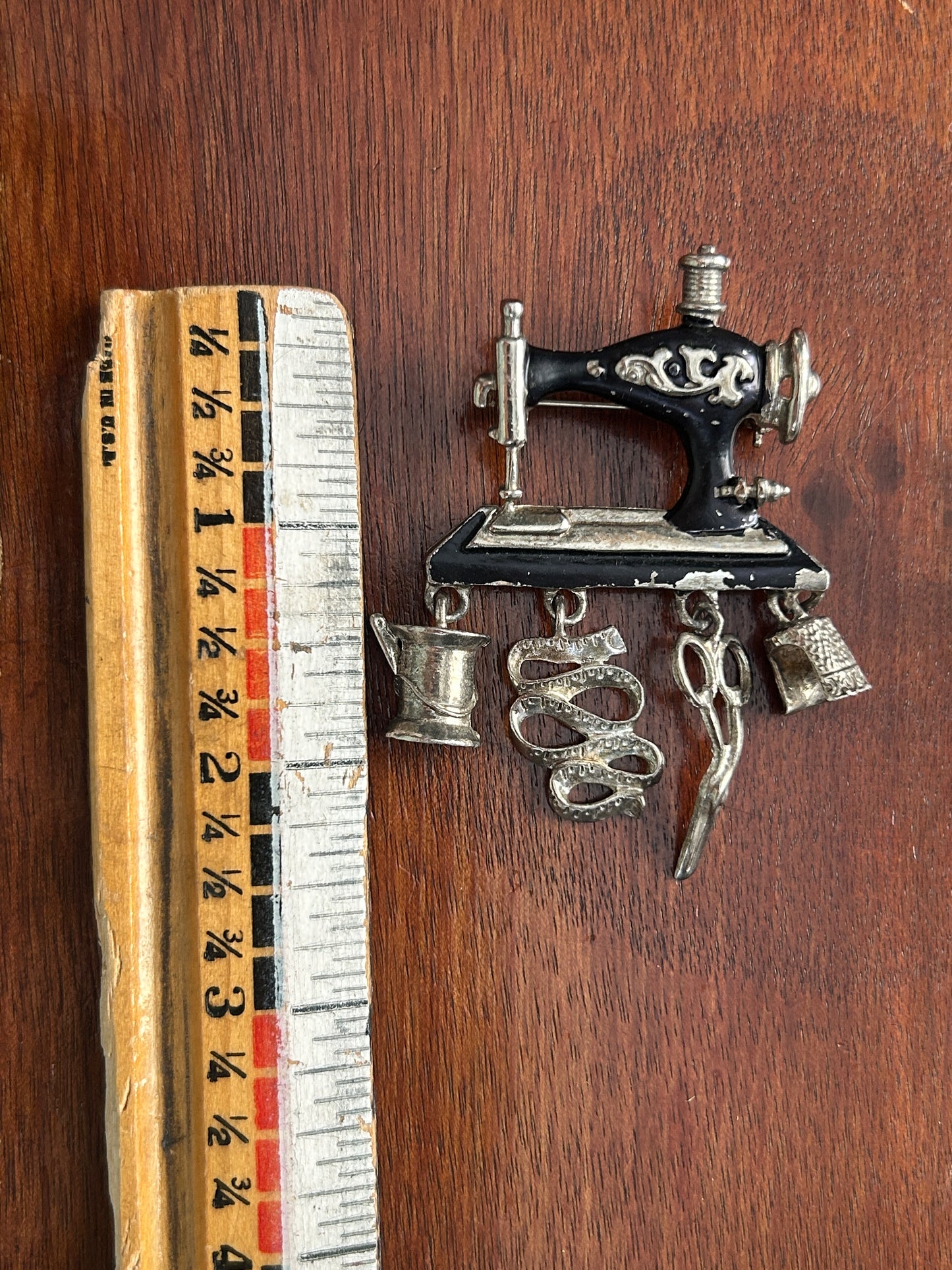 Vintage Sewing Machine Charm Brooch Pin Silver Tone Black Enamel Thimble Thread