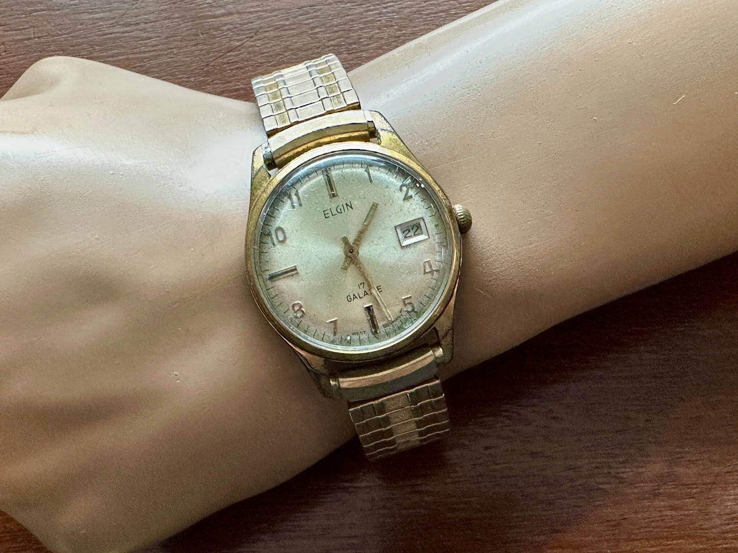 Vintage Elgin Galaxie 17j Manual Wind Day Date Watch Wristwatch 10k Rolled Gold