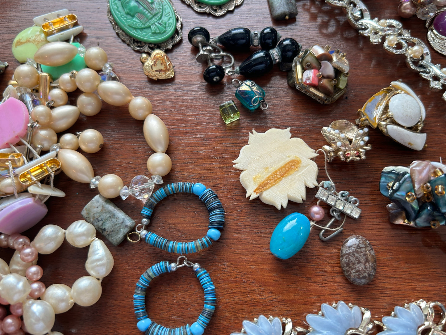 Vintage Craft Harvest Bead Jewelry Lot Glass Cabochon Celluloid Thermoset & More