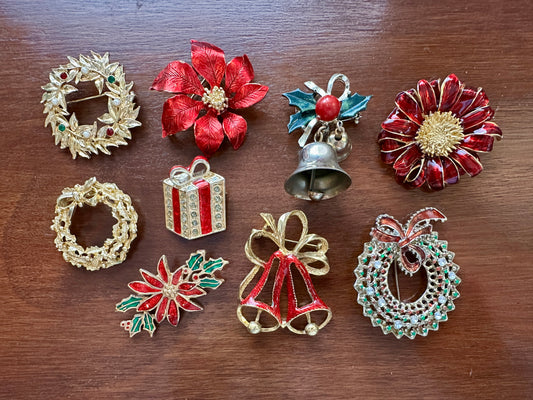 Vintage to Now Brooch Lot Bells Wreaths Poinsetta Enamel Rhinestones Gold Red