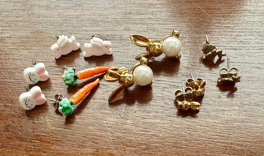 Vintage Avon Rabbit Themed Stud Pierced Earrings Studs Carrots Bunny Cute Sweet