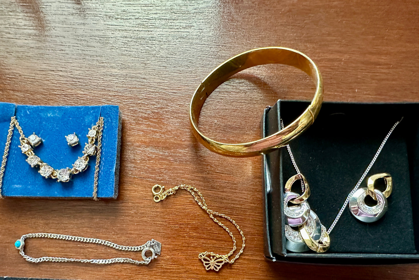 Lot of Signed Jewelry Lot Sarah Coventry Avon Gold Silver Rhinestone Necklace