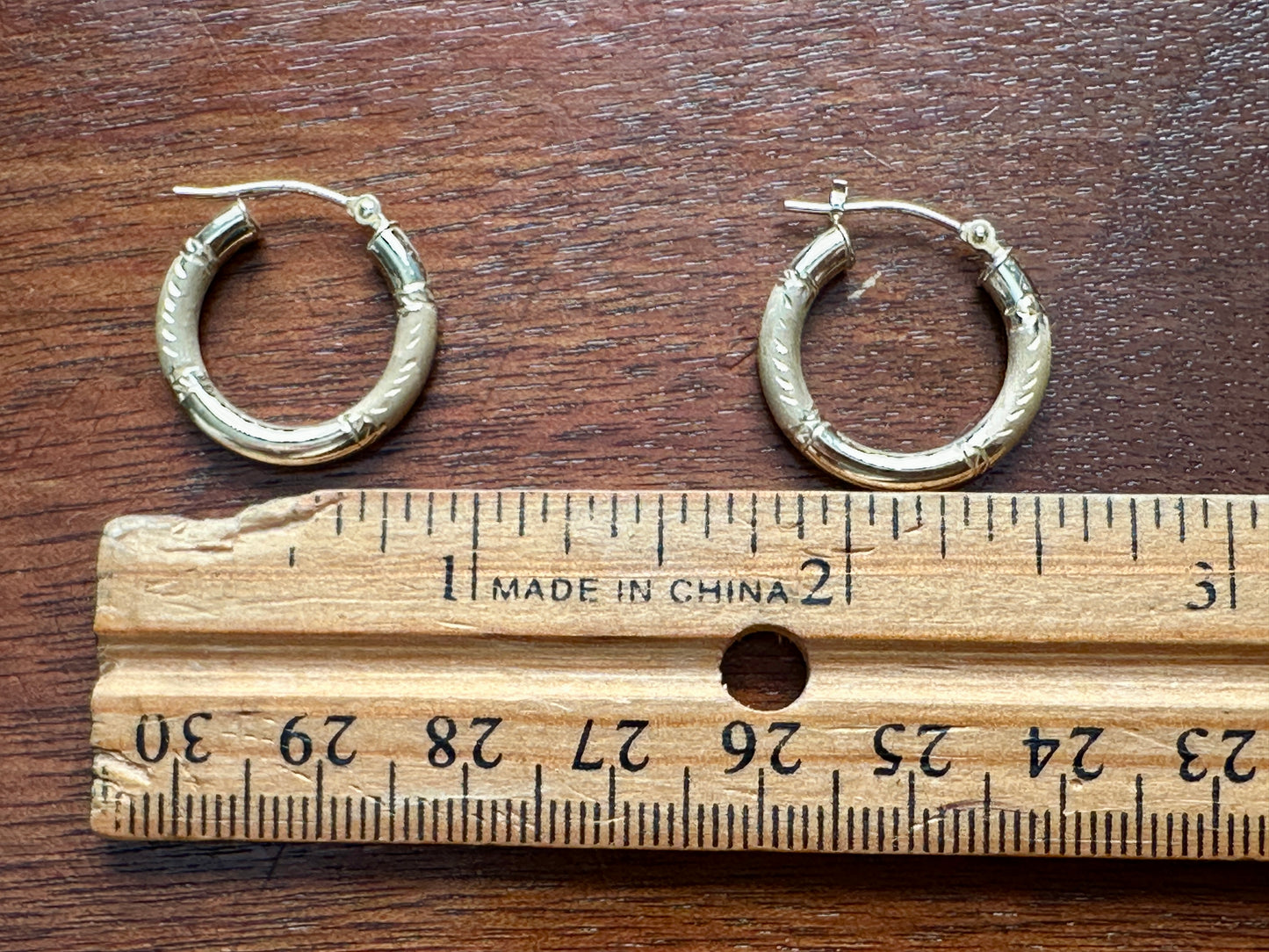 Signed OR 14k Yellow Gold Etched Patterned Gold Hoop Earrings DAMAGED