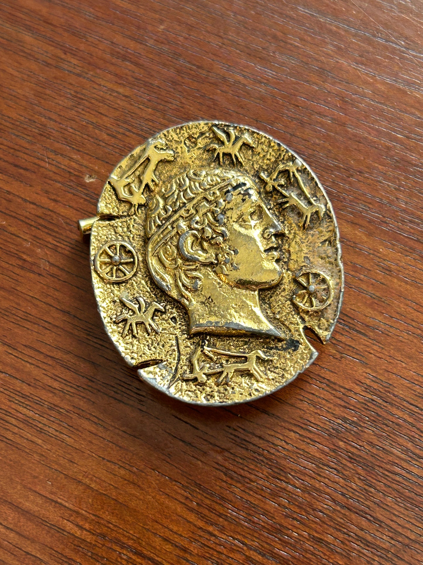 Vintage Gold Tone Julius Caesar Roman Brooch Pin Scarf Clip