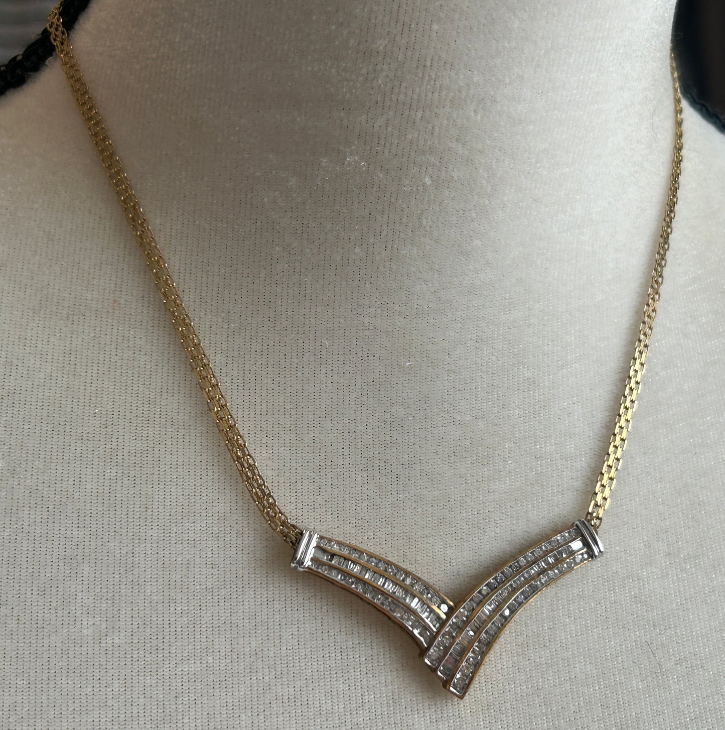 10k Yellow Gold 1ctw Natural Baguette Round Diamond V Shaped Necklace