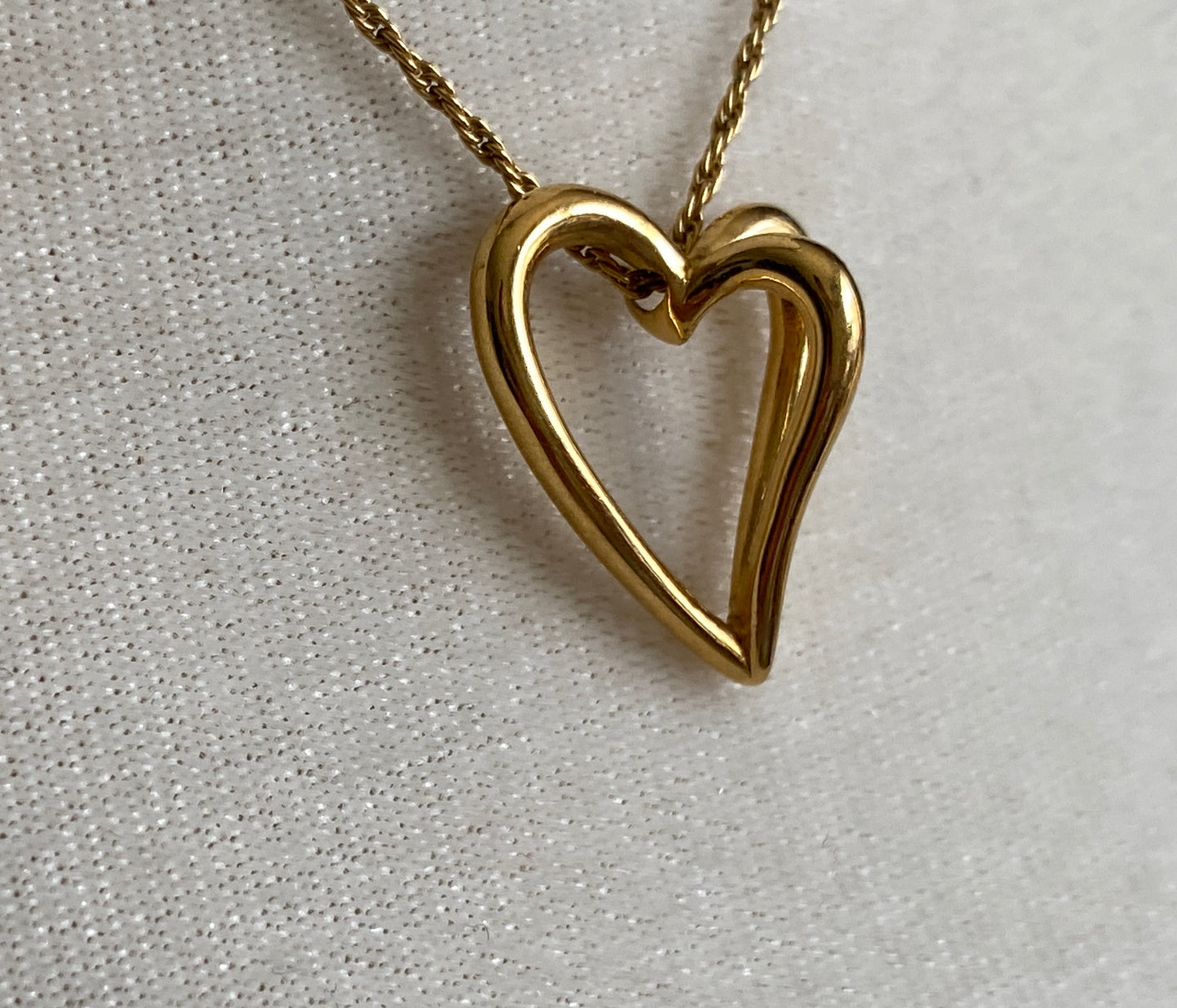 Vintage Gold Tone Metal Heart Cage Chain Necklace Pendant