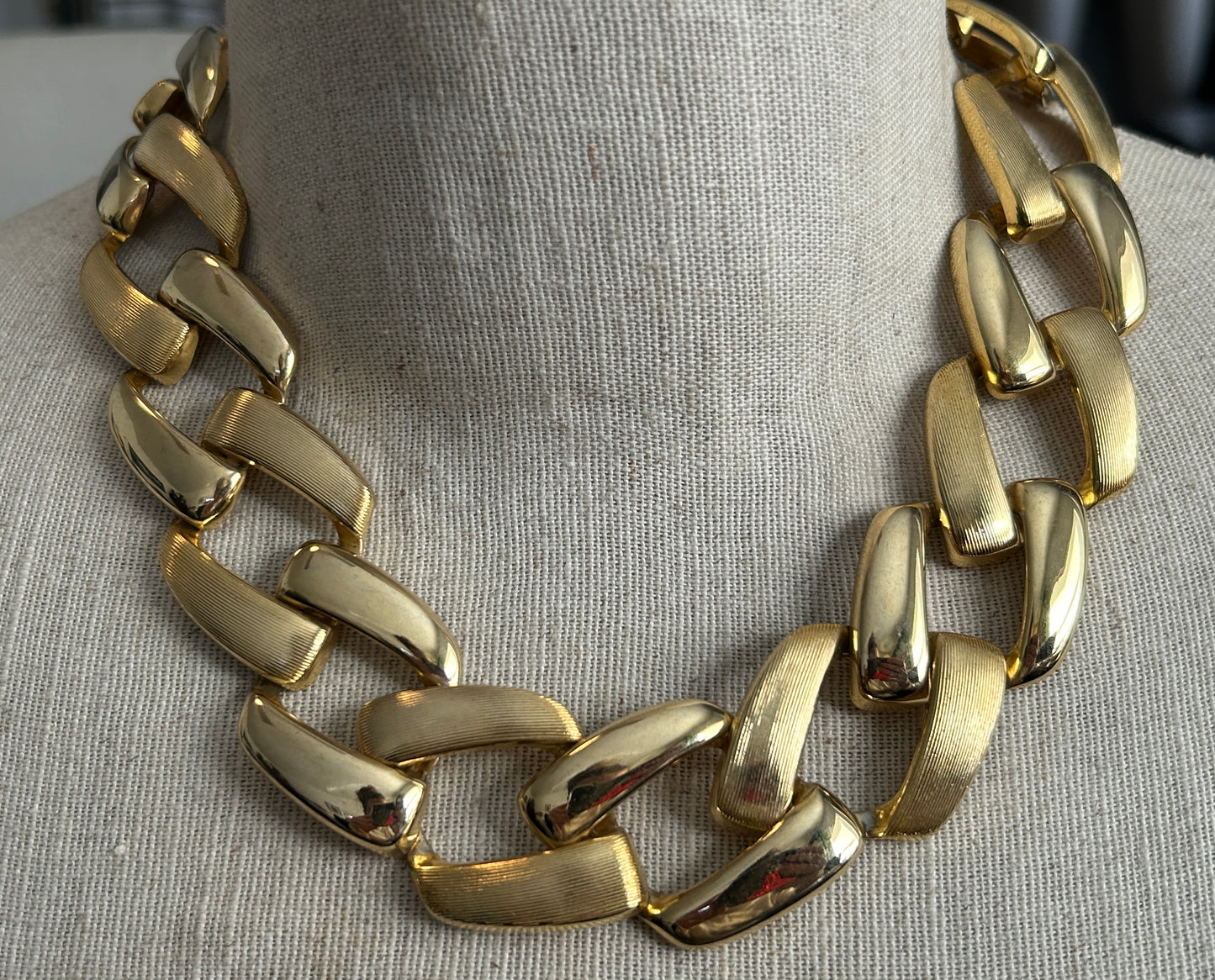 Vintage Gold Tone Chunky Chain Link 80's Collar Necklace