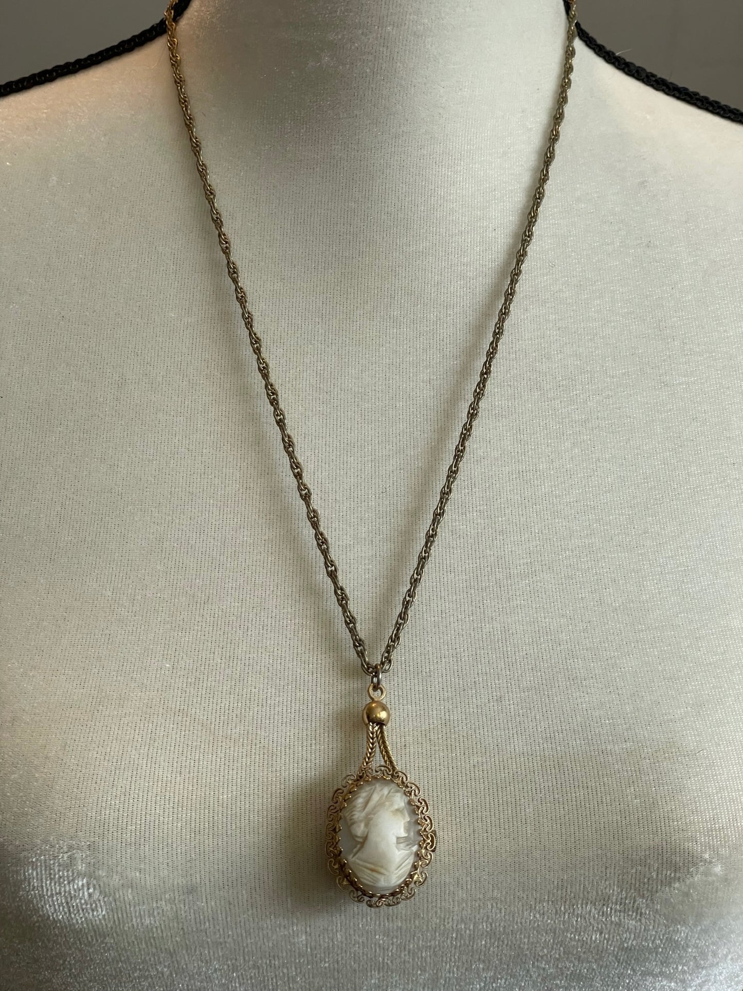 Vintage RARE Baroness Manual Wind Real Cameo Pendant Watch Necklace