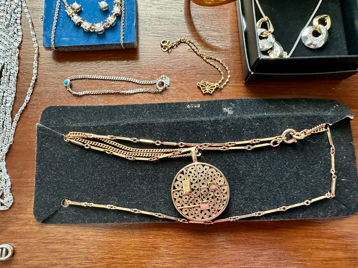 Lot of Signed Jewelry Lot Sarah Coventry Avon Gold Silver Rhinestone Necklace