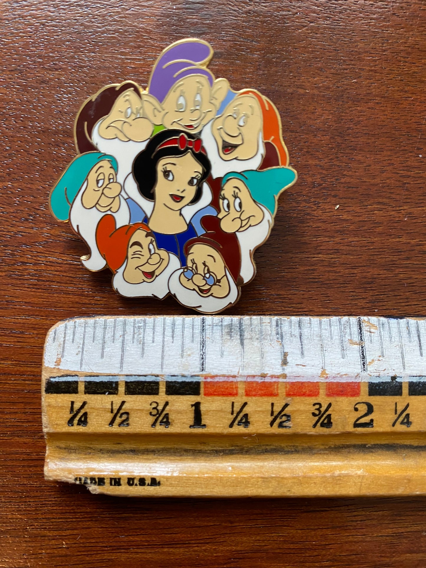 Disney Enamel Painted Snow White And Seven Dwarfs Collectible Pin Brooch