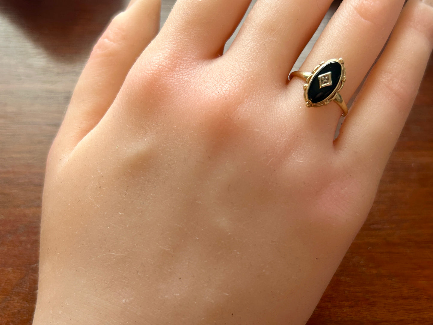 Vintage 14k Yellow Gold Oval Onyx Diamond Ring Sz 6.75