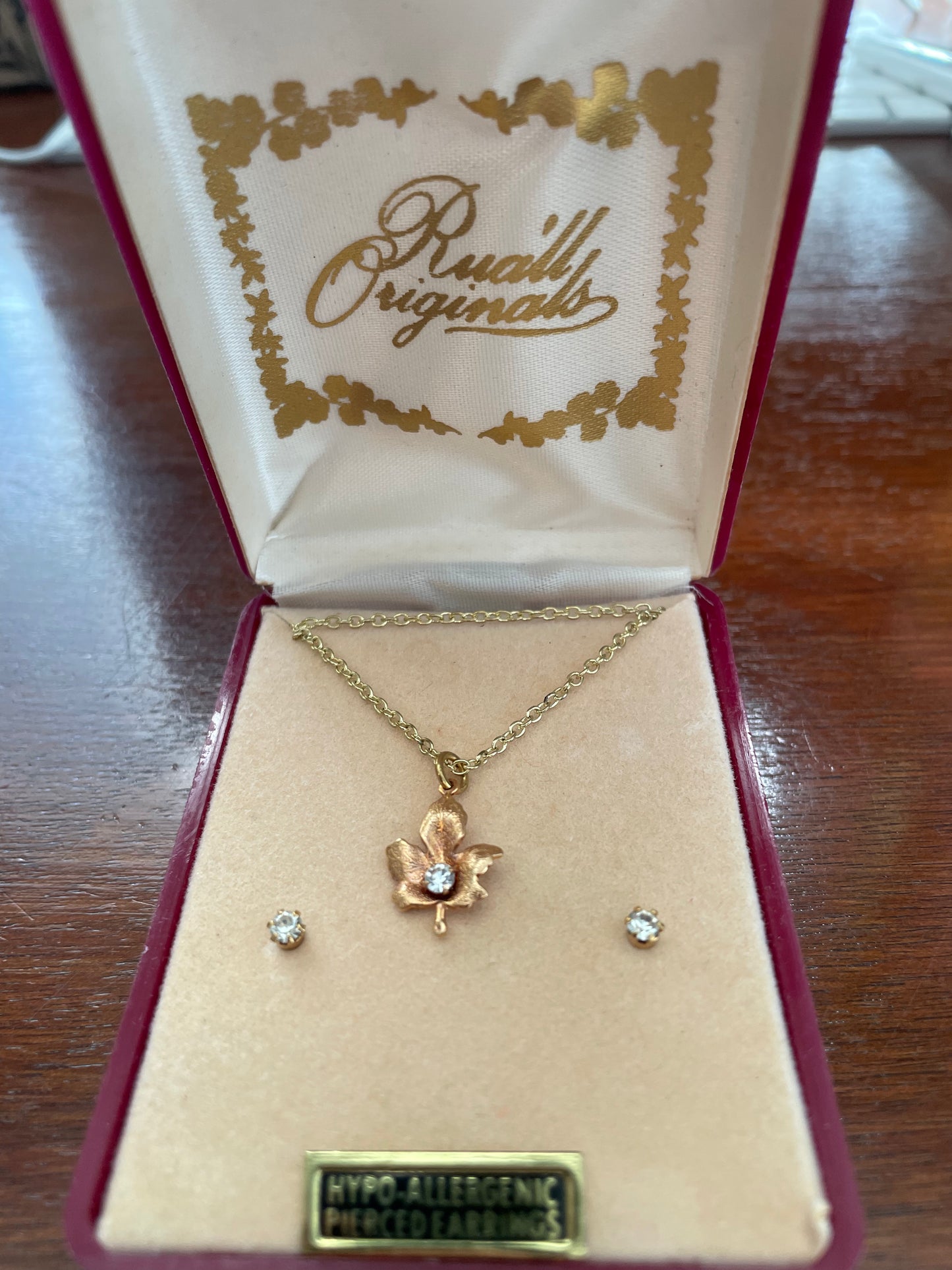 Vintage Gold Plate Rhinestone Necklace Earrings Stud Set in Box