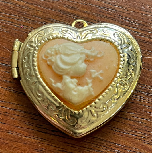 Vintage Gold Tone Precious Moments Heart Cameo Locket