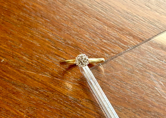 Adorable Vintage 14k Yellow Gold Diamond Accent Ring Sz 6.75