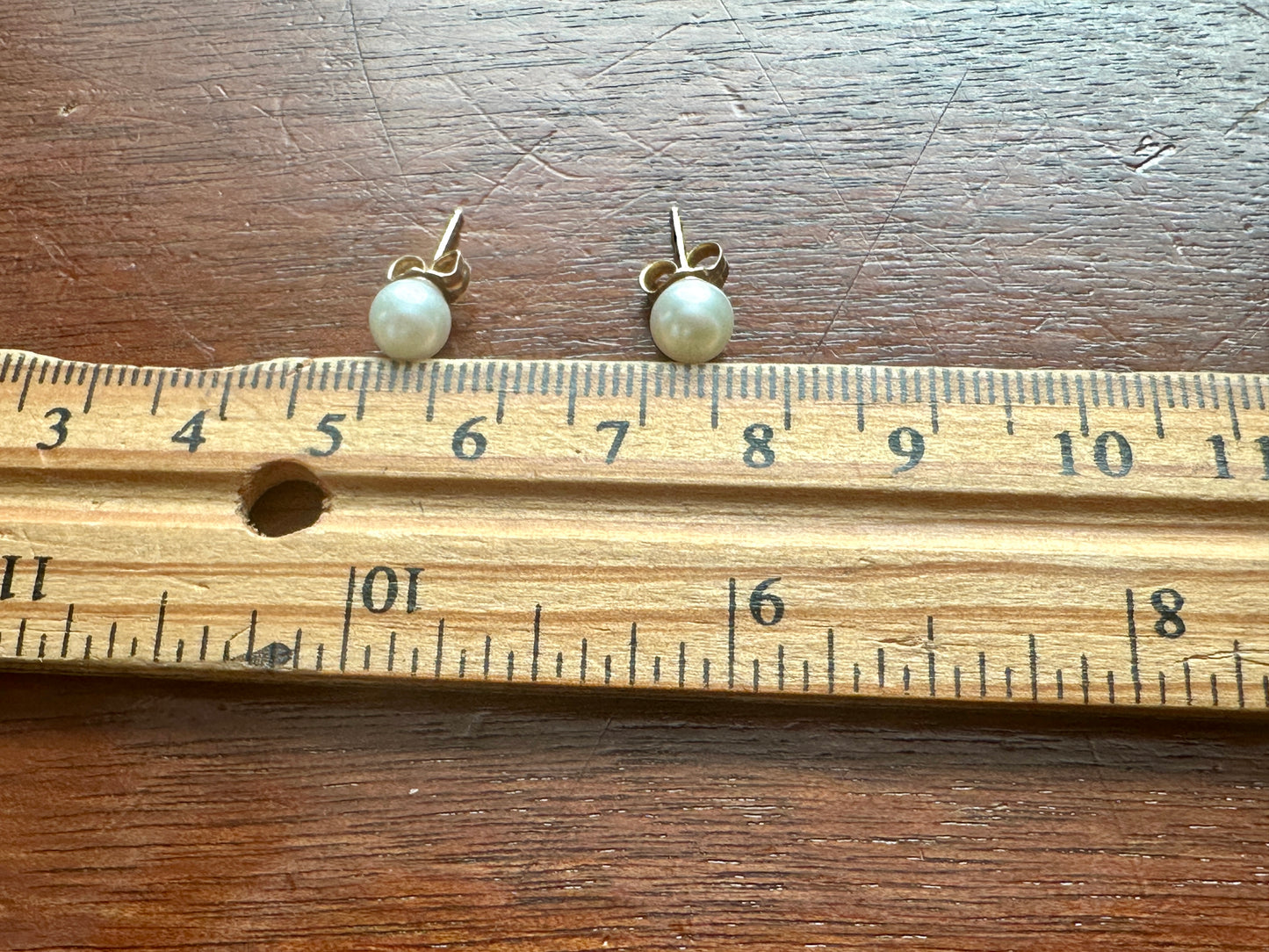 14k Yellow Gold Pearl Stud Earrings