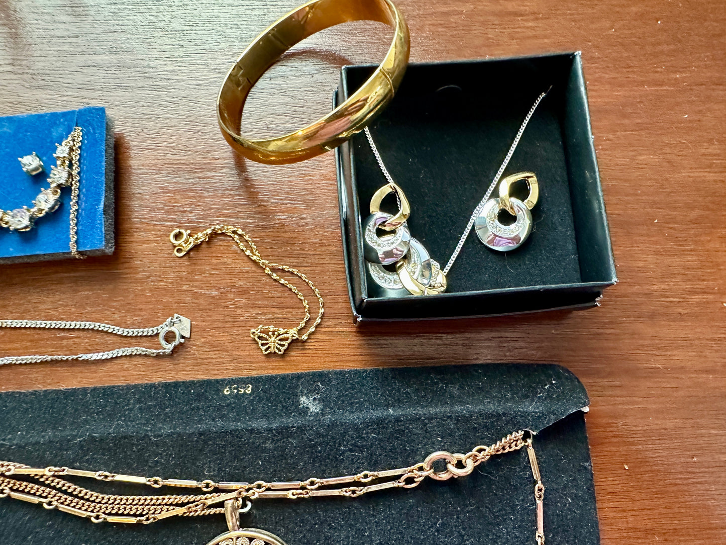Lot of Signed Jewelry Lot Sarah Coventry Avon Gold Silver Rhinestone Necklace