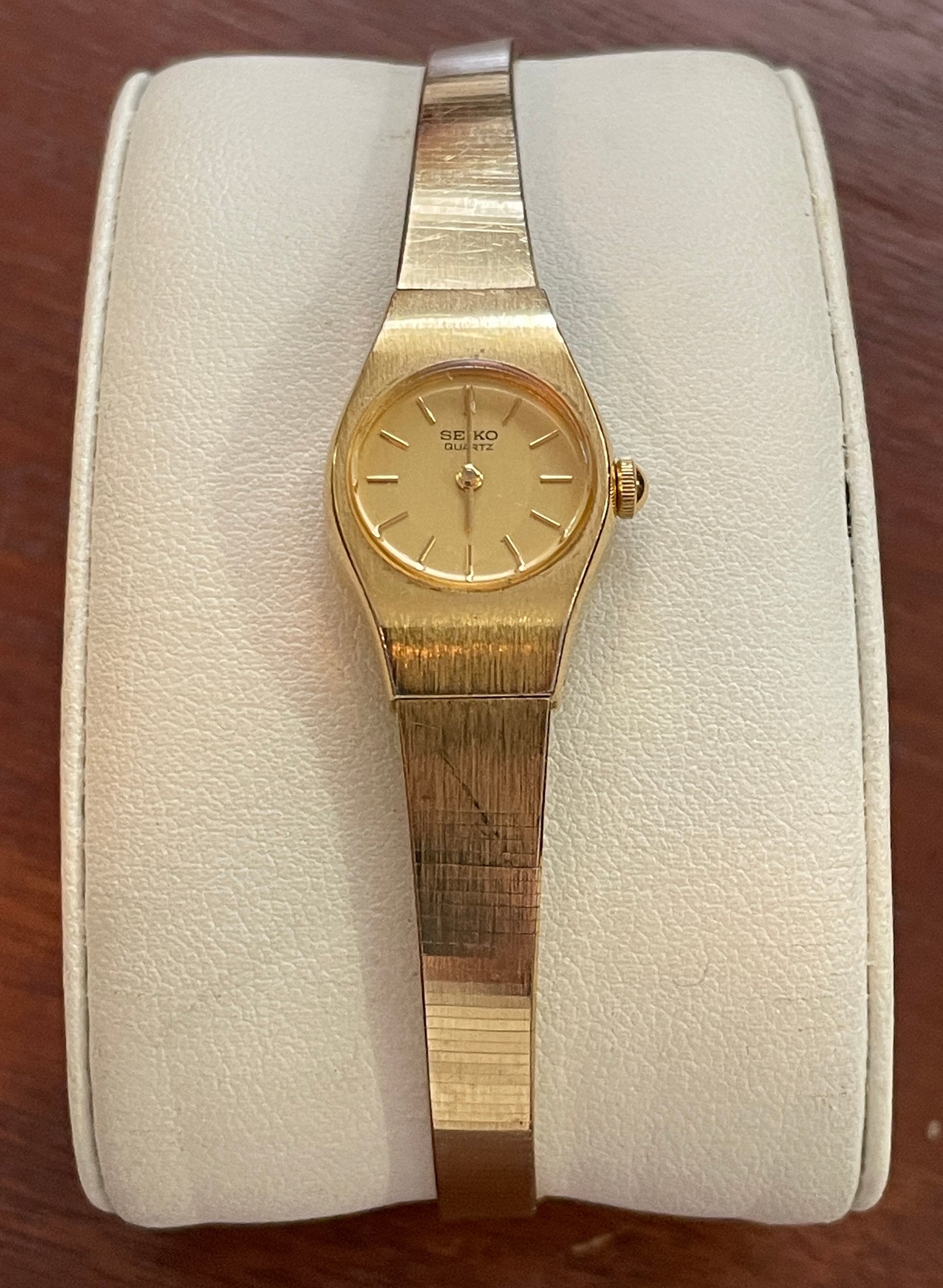 Vintage Seiko Round Dial Gold Tone Women's Wristwatch