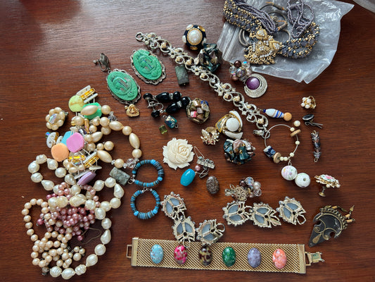 Vintage Craft Harvest Bead Jewelry Lot Glass Cabochon Celluloid Thermoset & More