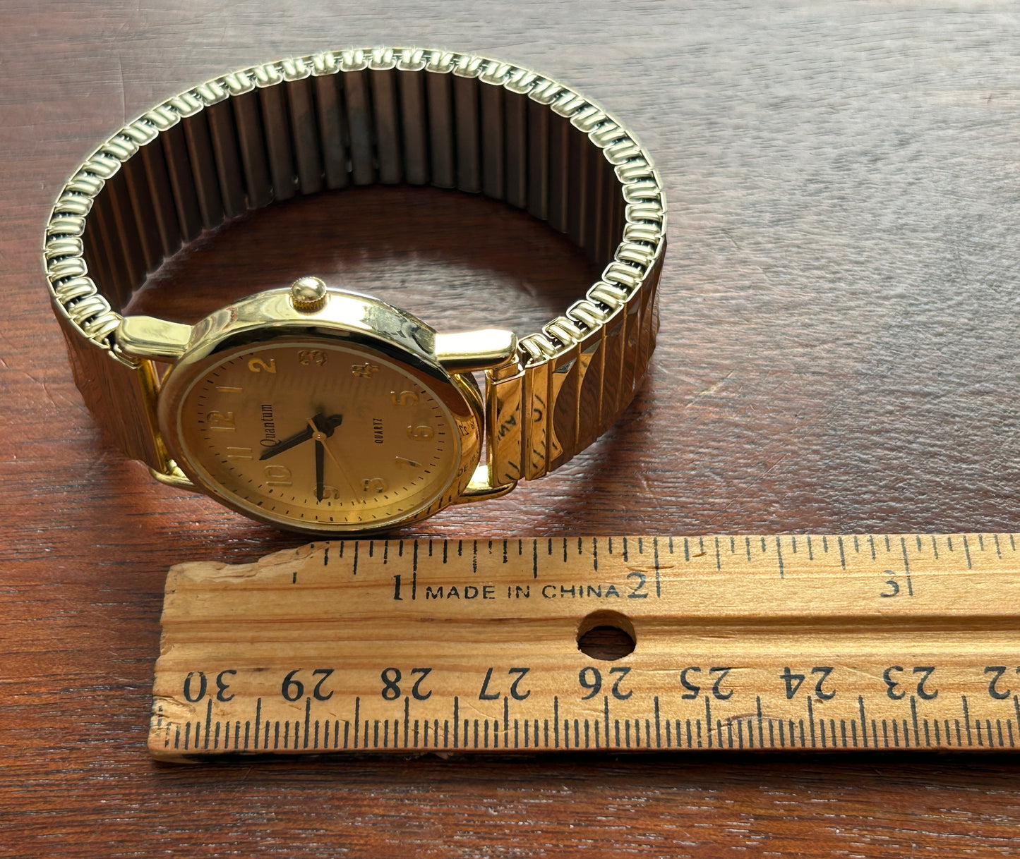 Vintage Gold Tone Mens Quantum Quartz Wristwatch Stretch Band