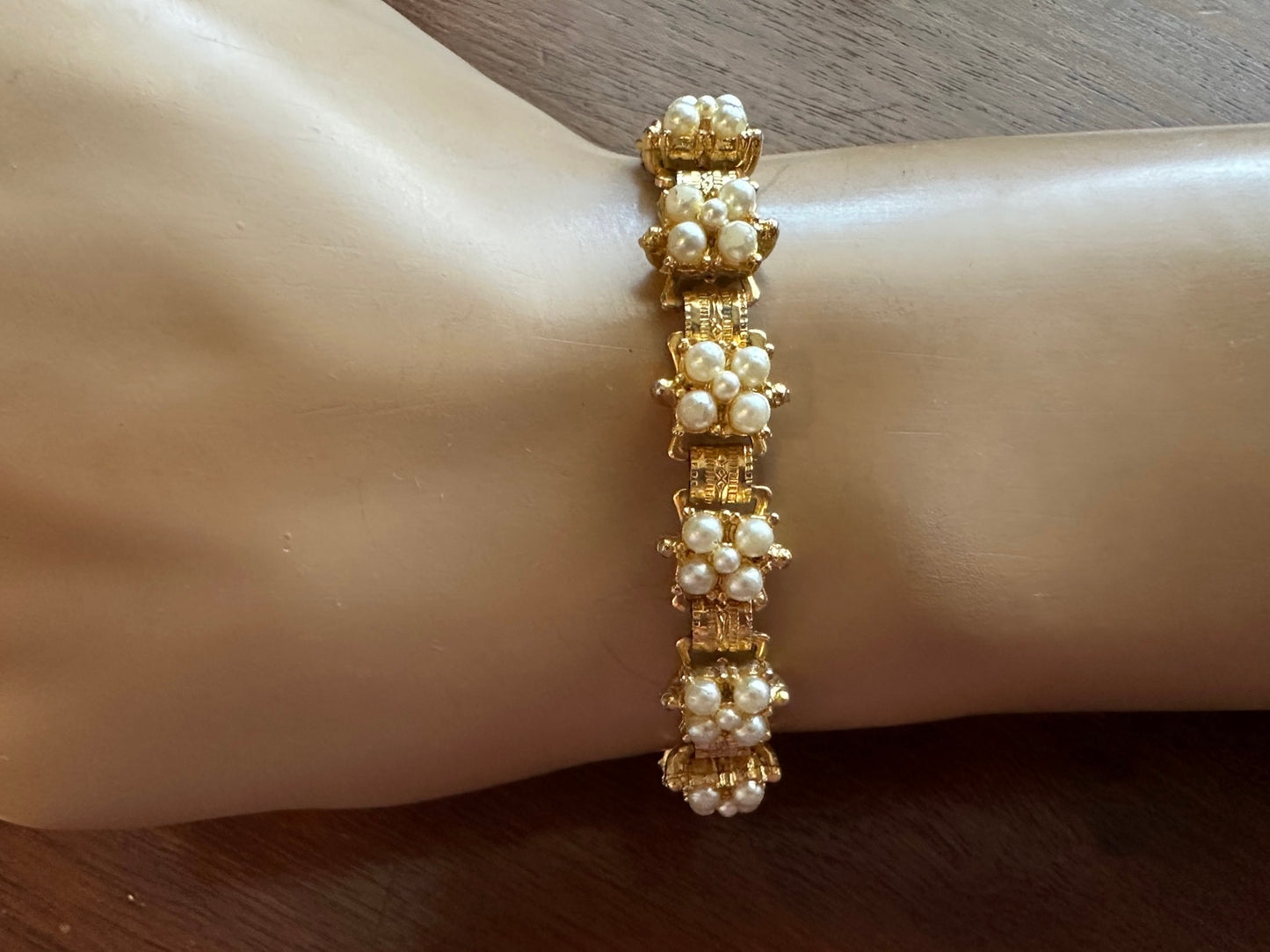 Vintage Unsigned Gold Tone Seed Pearl Panel Bracelet