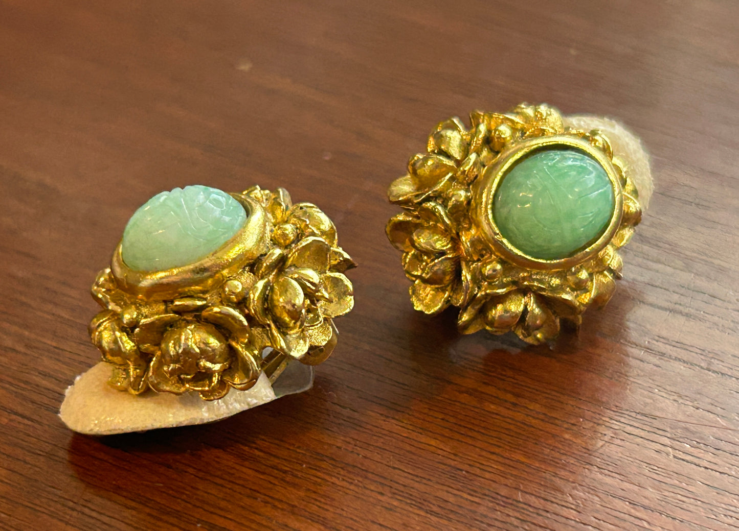 Vintage Gold Tone Flower Green White Bohemian Glass Clip on Earrings