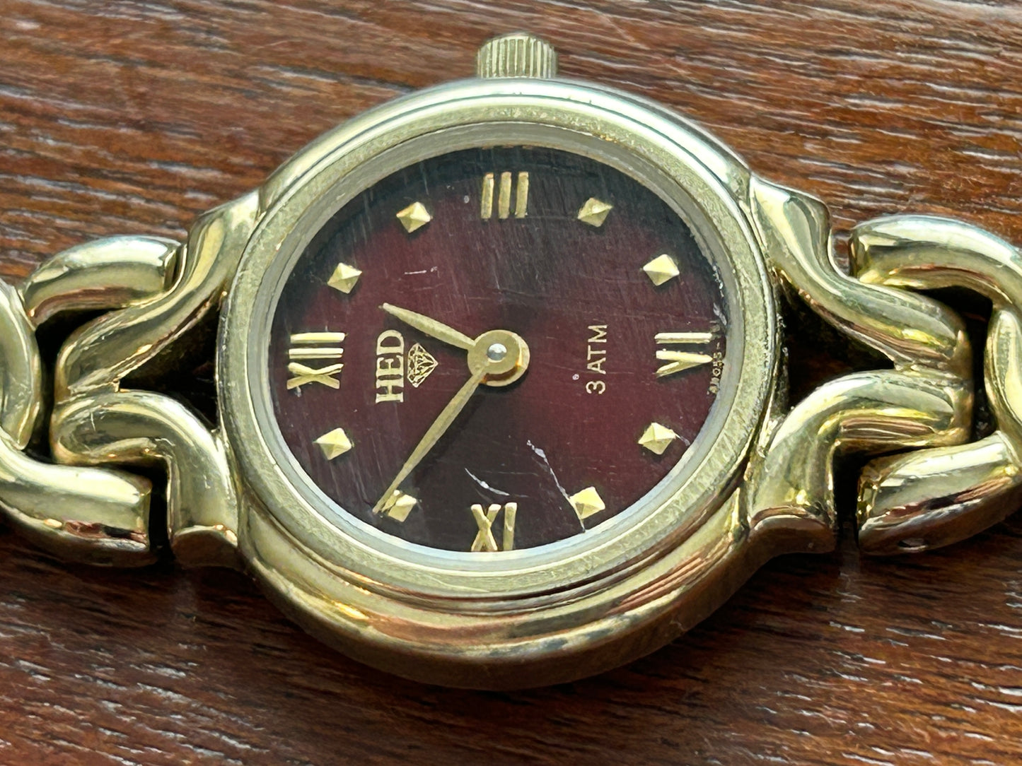 Vintage Gold Tone Hed Red Dial Byzantine Water Resistant Watch