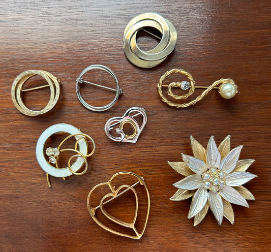 Lot of 8 Vintage Brooches Pins Gold Silver Tone Rhinestone Hearts Enamel Flowers
